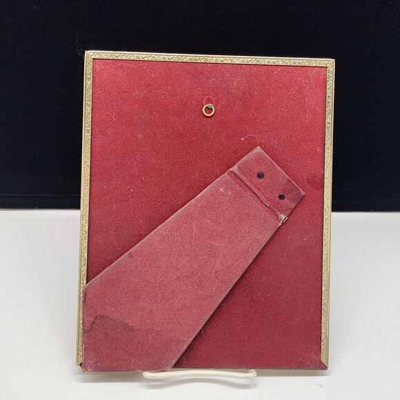 Vintage Gold-Tone Ornate Picture Frame With Red Velvet Backing Stand 8x10 - Picture 4 of 9